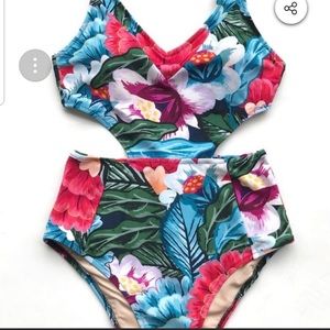 NWT Lot of 2 Cupshe swimsuits. Size XL